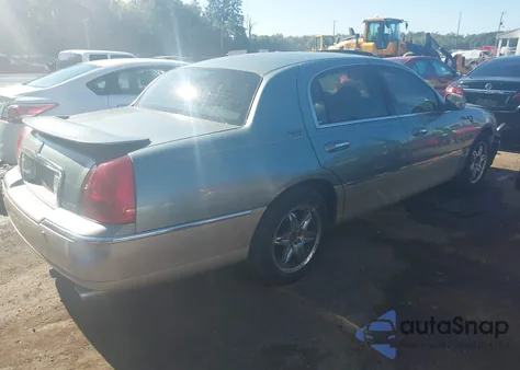 2005 Lincoln Town Car Signature Limited из США, поврежденный, VIN 1LNHM82W35Y651456